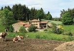 Location vacances  Loire - Maison rustique à Saint-Hilaire 280m² avec cheminée 14 personnes-1