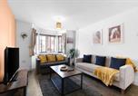 Location vacances Windsor - Stylish 3-Bedroom Home with Garden & Parking in Slough-2