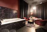 Hôtel 4 étoiles Tournus - Legend Majestic Superbe Love Room - Jacuzzi - Champagne - Romantisme - parking privé Gratuit-2