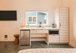 Location vacances San Francisco - Longboard Studio and Funboard Room includes King Bed and Kitchenette plus King Murphy and Mini Kitchenette-4
