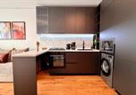 Location vacances  Aéroport de Bucarest - Skyline Glow - Chic 1br Northern Business Hub Area-4
