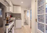 Location vacances Windsor - Cosy Cottage: Your Central Windsor Retreat-4