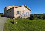 Location vacances Roussines - Maison spacieuse avec piscine privée, climatisation, Wi-Fi, animaux acceptés et parking - Fr-1-653-268-2