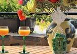Location vacances Villeneuve-d'Allier - Charmant Gîte à Lavaudieu avec Terrasse, Proche Sites Touristiques et Commerces - Fr-1-582-219-3