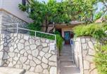 Location vacances  Plaine de Stari Grad - Rooms Roza-1