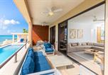 Location vacances West Bay - Seadreams 1 - Luxury Condo with Shared Pool, Hot Tub, Rooftop Lounge-1