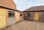 Location vacances Swafield - Squirrel Lodge-1