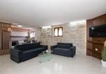 Location vacances Podbablje - Lovely Home In Zmijavci With Private Swimming Pool, Can Be Inside Or Outside-2