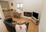 Location vacances  Gare de Ton Pentre - Heidiaway Lodge-2