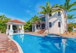 Location vacances Summerland Key - Elegant waterfront home with private pools, hot tub, & dock - walk to beach-1