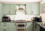 Location vacances Leamington Spa - Spacious Modern 2 Bed Apartment with Parking - Pass the Keys-2