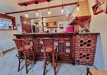 Location vacances Walcourt - Gîte chaleureux en plein cœur de la nature avec terrasse, animaux acceptés, proche Val Joly - Fr-1-510-183-3