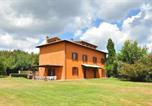 Location vacances Vetralla - Villa i Noccioli 18 posti letto piscina parco-1
