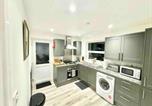 Location vacances  Gare de Swindon - Freshbrook House-4