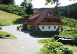Location vacances Triberg im Schwarzwald - Ferienwohnungen Holzbildhauer-1
