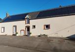 Location vacances  Eure-et-Loir - Gîte chaleureux avec jardin arboré, terrasse, salle de jeux et parking privé à Pré-Saint-Évroult. - Fr-1-581-3-1
