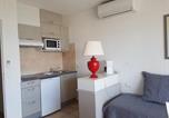 Location vacances Gare SNCF de Saint-Raphaël Valescure - Appartement 2 Pièces avec Balcon, Climatisé, Proche Plage et Centre-Ville - Fr-1-466a-2-2