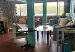 Location vacances  Palm Island ou Ile Prune - Trinity Point Hillside Villa, beach & sunset views-3