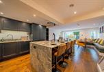 Location vacances Marshfield - Central Bath 6 Bedroom Townhouse Sleeps 12 by Roost Accommodation-2