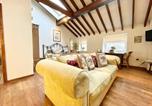 Location vacances Llanllechid - Couples Retreat at Peaceful Farm Stay near Snowdonia-3