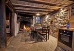 Location vacances Kazanlak - Incredible Cabin Getaway with Indoor and Outdoor Fireplaces in Selishte, Bulgaria-3