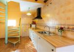 Location vacances  Burgos - Charming House in Fresneda de la Sierra Tirón with Garden.-3