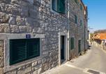 Location vacances Milna - 1 Bedroom Gorgeous Apartment In Sutivan-1