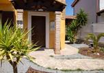 Location vacances  Province de Carbonia-Iglesias - Yellow House-1