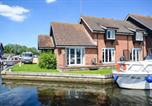 Location vacances Hoveton - Cavell - sleeps 2 people right in the heart of Wroxham on the Norfolk Broads-1
