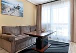 Location vacances  Pologne - Przytulny Apartament z Balkonem i Parkingiem by Noclegi Renters-2