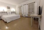 Location vacances Fuentes de León - Hostal 2 estrellas -Restaurante Las Tres Encinas En El Centro Del Pueblo-2