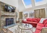 Location vacances  Quechee Gorge - Highridge A3 Ultimate Mountain Getaway 3-Bedroom Retreat with Fireplace, Hot Tub & Pool-1