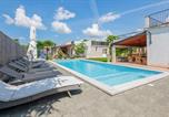 Location vacances Imotski - Beautiful Home In Donji Prolozac-1