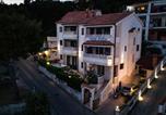 Location vacances  Ville historique de Trogir - Apartments Villa Luxor-2
