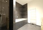 Location vacances  Hainaut Province - La Maison de la Duchesse de la Vallière - Chambre Rosaline - Parking privé gratuit-3