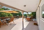 Location vacances Kirkland - Vintage Westlake Hideaway with Patio & Lake Views-3