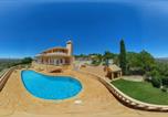 Location vacances  Salir - Elegant family house in Loulé with private pool-1