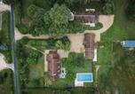 Hôtel Salbris - La Grange De Léonie, Chambres d'hôtes avec Piscine et Spa-1