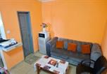 Location vacances Aéroport de Douala - Appartement Hibiscus-1