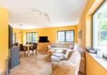 Location vacances Neuhaus am Rennweg - Spacious semi detached house with wood stove located directly on the Rennsteig-2
