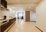 Location vacances Osaka - Just a short walk 黒門市場1min 道頓堀 心斎橋 Glico Sign 黒門市場 Guestroom Sunlight-1