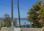 Location vacances Shoal Bay - Oscar's Beach House, 14 Tomaree Rd - pet friendly, air con, Wi-Fi, Linen-1