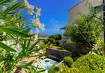 Location vacances La Gaude - House with garden in Saint-Laurent-du-Var-2