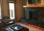 Location vacances Canmore - Stunning 2bd hot tub walking distance to downtown-3