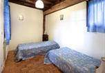 Location vacances  Loire - Gîte 65 m² avec cheminée, terrasse et jeux pour enfants - Fr-1-496-283-4