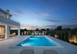 Location vacances Kanfanar - Luxury Gabriel Residence for 8 people with 32 m2 private salt-water pool in Central Istria-2