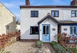Location vacances Yaxham - Rosemary Cottage-1