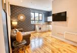 Location vacances Lincoln - Suite 1 - Class Apartment With King Sized Bed-1
