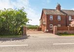 Location vacances  Gare d'Hereford - 2 Stanley Villas-1