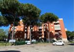 Location vacances  Blue Marlin Village Lido Adriano Ravenna - Varie Strutture Queste strutture Non Fornisce lenzuola da letto e asciugamani-2